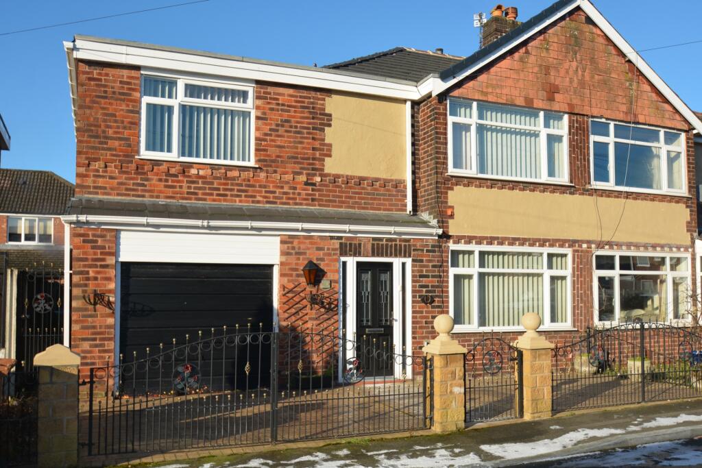 4 bedroom semidetached house for sale in Mossbank Avenue, Droylsden, M43