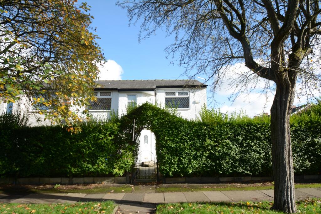 Main image of property: The Crescent, Droylsden, M43