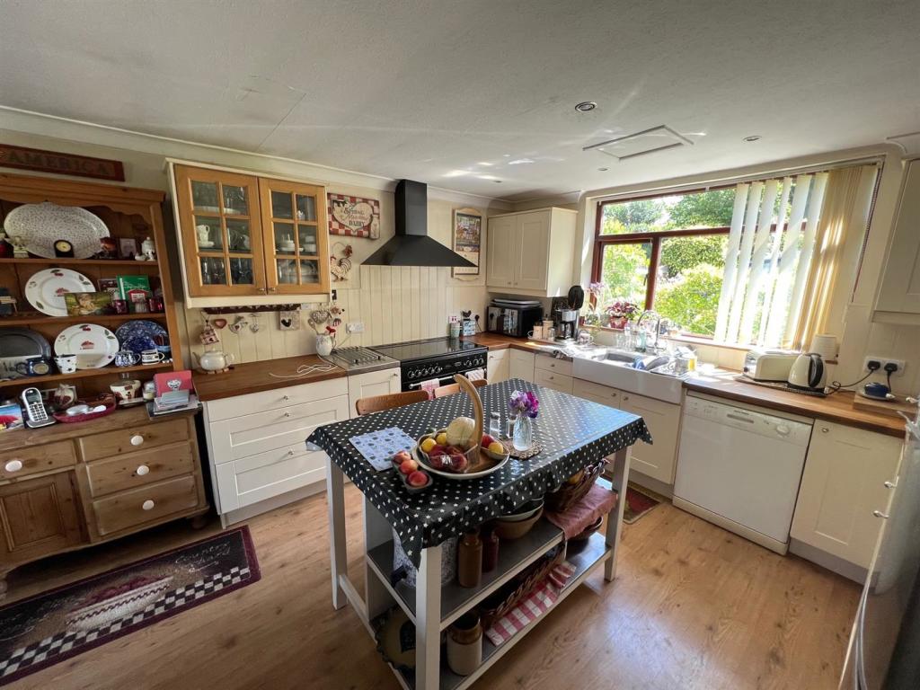 3 bedroom detached house for sale in Coastal Road, Hest Bank, Lancaster
