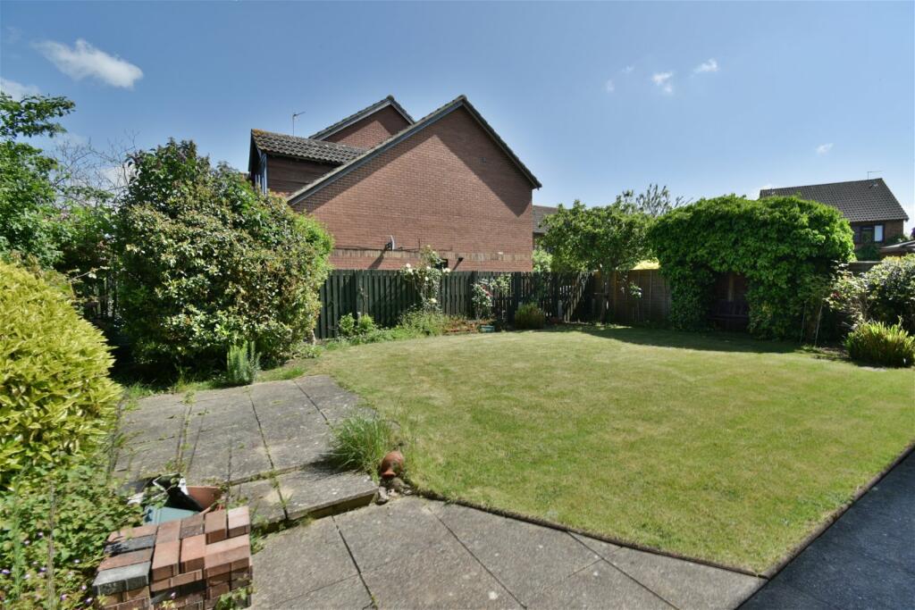 4 bedroom detached house for sale in Lyon Close, Thatcham, RG19 4GX, RG19