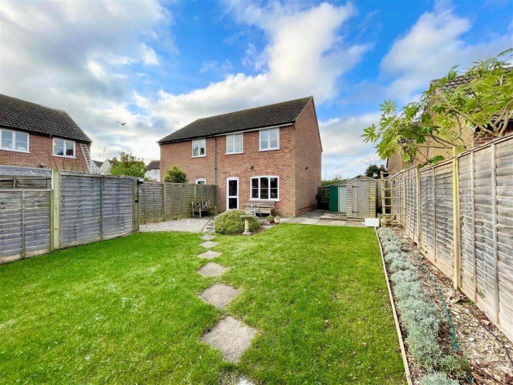 3 bedroom semidetached house for sale in Inkpen Road, Kintbury, RG17