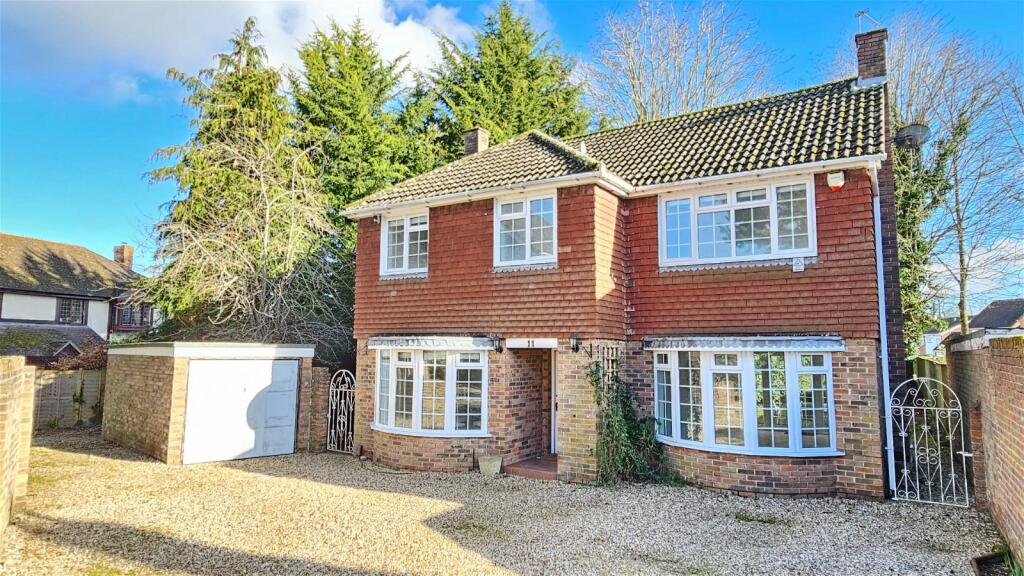 4 bedroom detached house for sale in Manor Place, Speen, Newbury, RG14 1RB, RG14