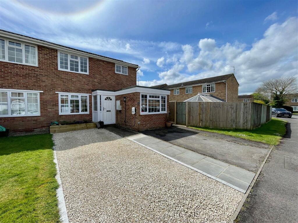 2 bedroom end of terrace house for sale in Dunn Crescent, Kintbury, RG17 9UH, RG17
