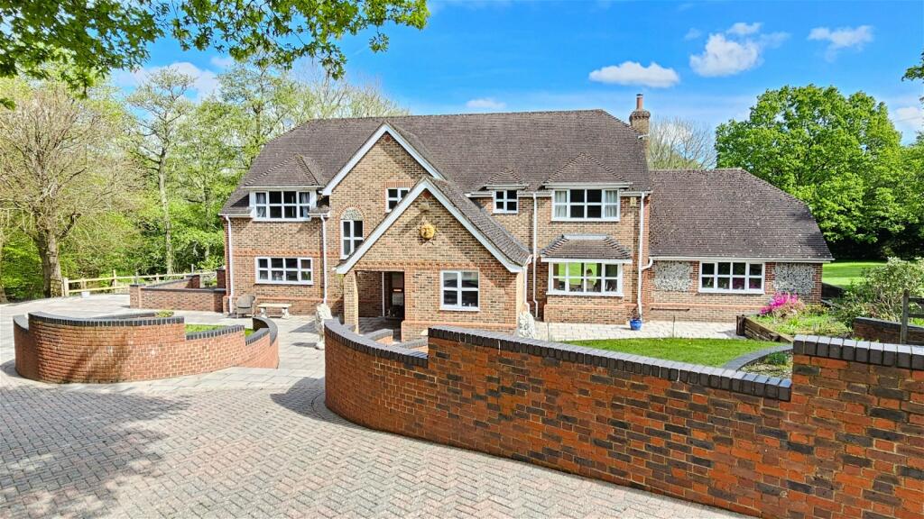 4 bedroom detached house for sale in Crookham Common Road, Crookham