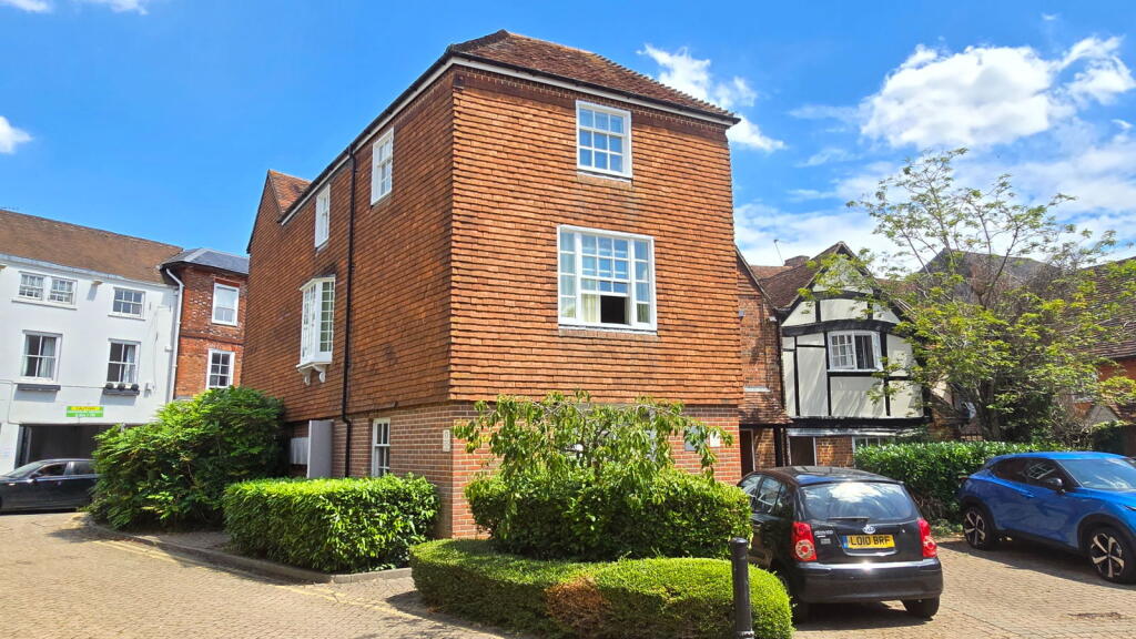 Main image of property: Oxford Court 21-23, The Broadway, Newbury, RG14 1AS