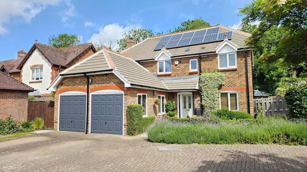 Main image of property: Whitewalls Close, Compton RG20 6QG