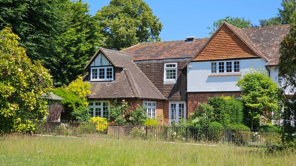 Main image of property: Donnington Park, Donnington, Newbury RG14 2EP