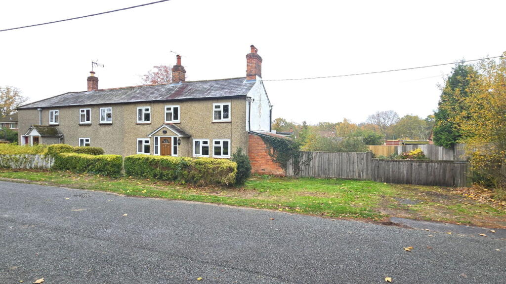 Main image of property: Broadlayings, Newbury, RG20 9TS