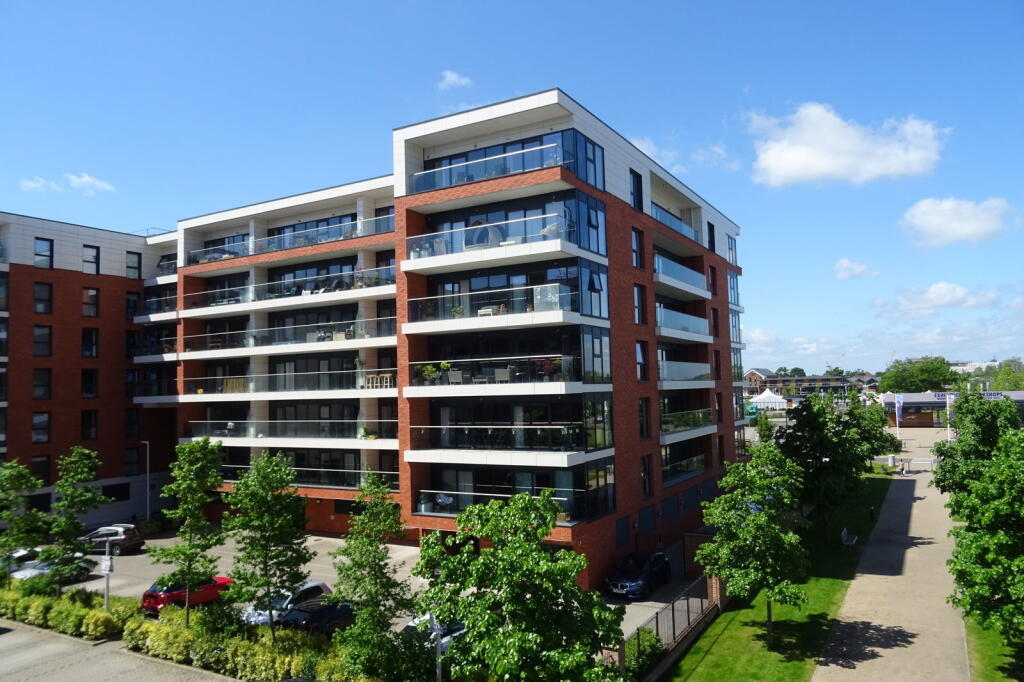 Main image of property: Southmead House, Kingman Way, Newbury, RG14 7FY
