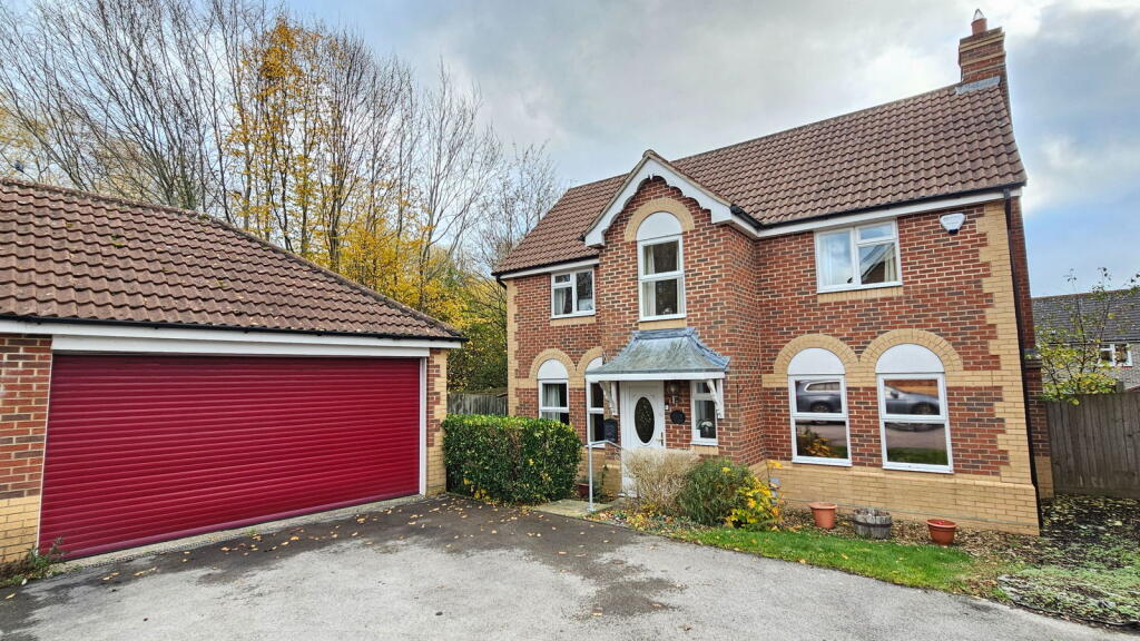 Main image of property: Ash Gate, Thatcham RG18 4EH