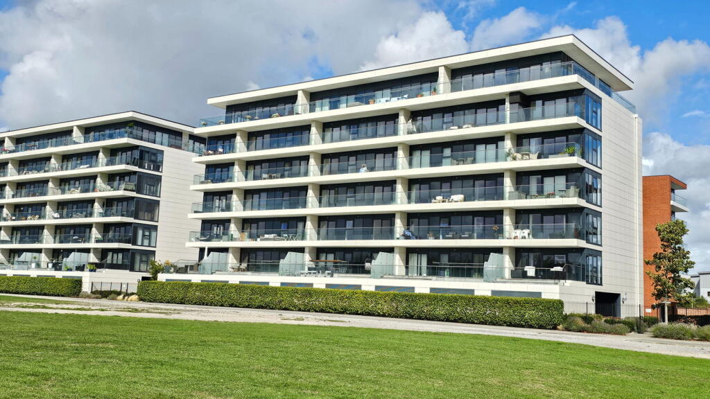 Main image of property: Kingman Way, Newbury RG14 7GU