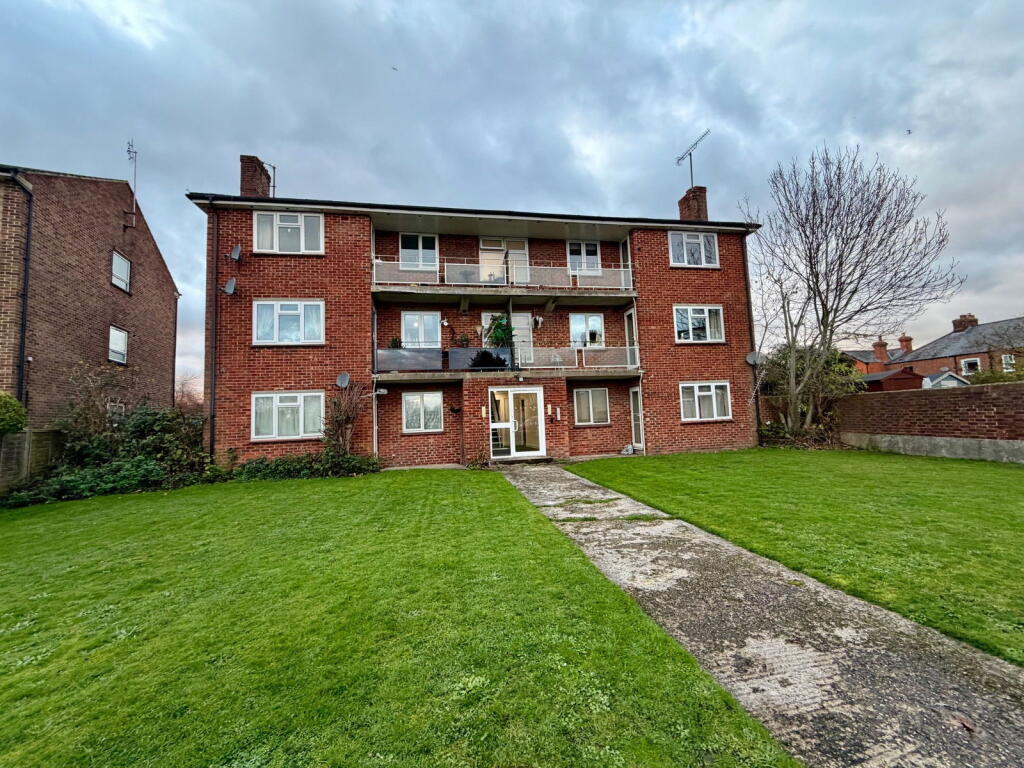 Main image of property: Stroud Green, Newbury, RG14 7JB