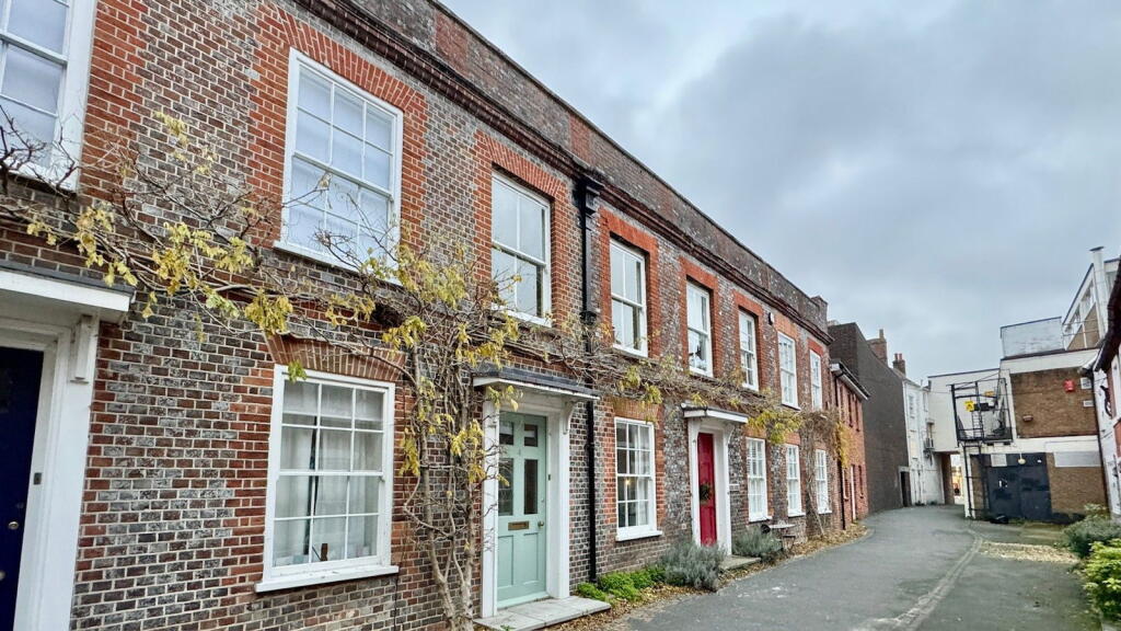 Main image of property: Cromwell Place, Newbury, RG14 1AF