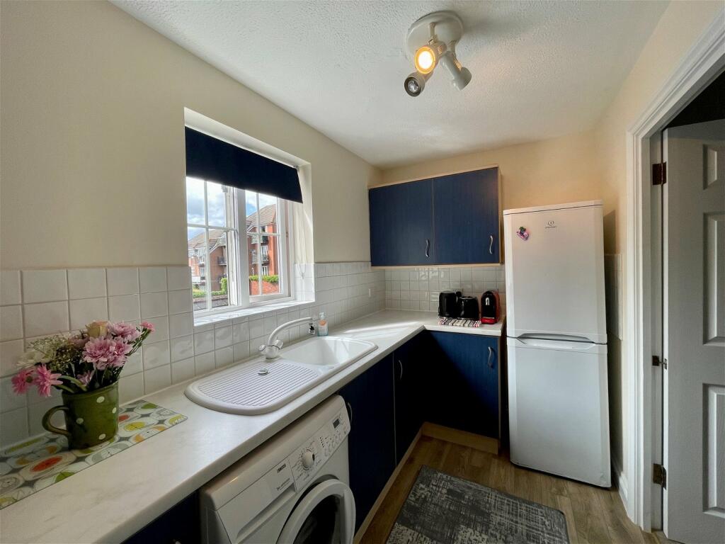 2 bedroom flat for sale in Bartholomew Street, Newbury, RG14 5HF, RG14