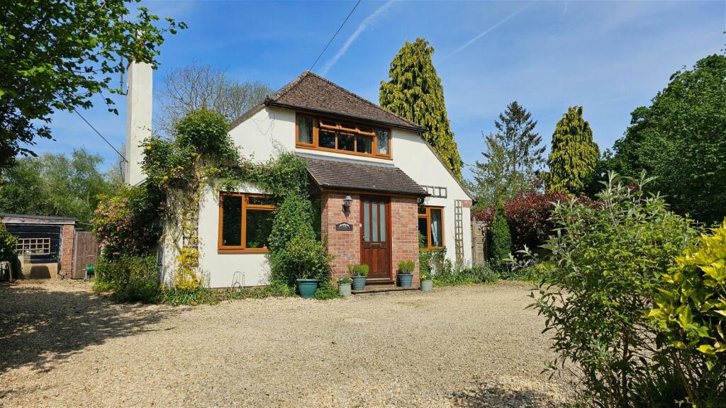 4 bedroom detached house for sale in Stoney Lane, Ashmore Green, RG18