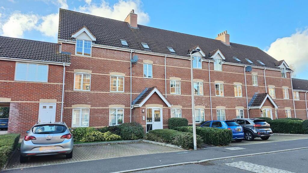 Main image of property: Windsor Court, Newbury RG14 5XE