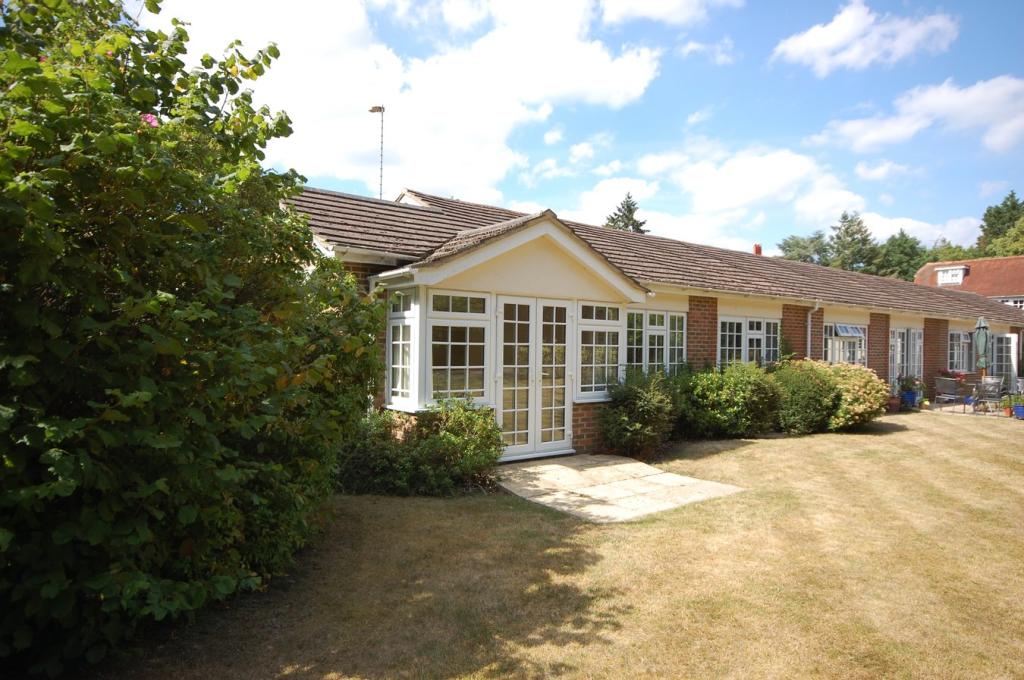 3 bedroom bungalow for sale in Tilford Road, Farnham, GU9