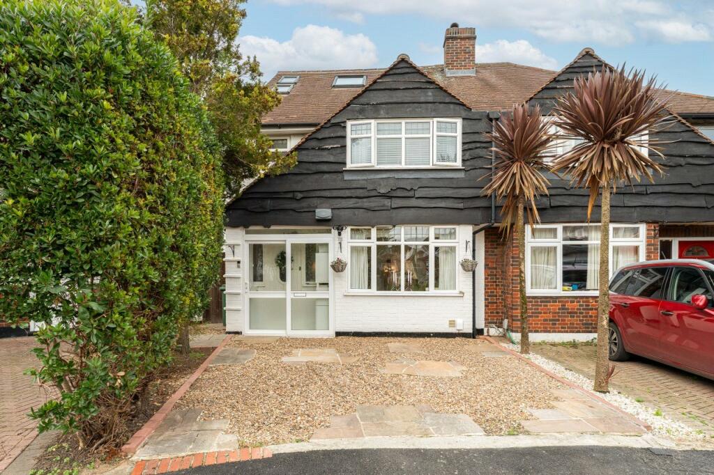 4 bedroom semidetached house for sale in Lime Close, Carshalton, SM5