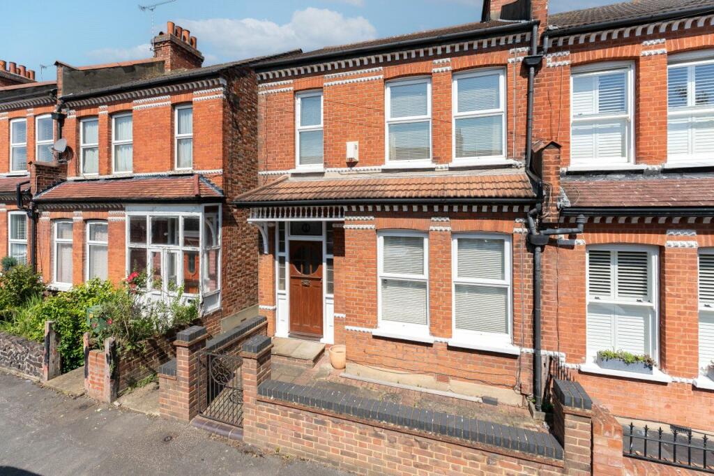 3 bedroom end of terrace house for sale in Orchard Road, Sutton, Surrey