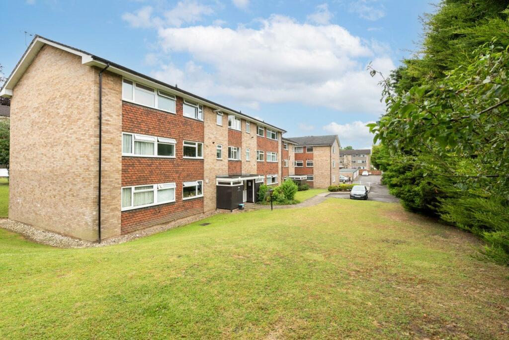 2 bedroom apartment for sale in Christchurch Park, Sutton, Surrey, SM2