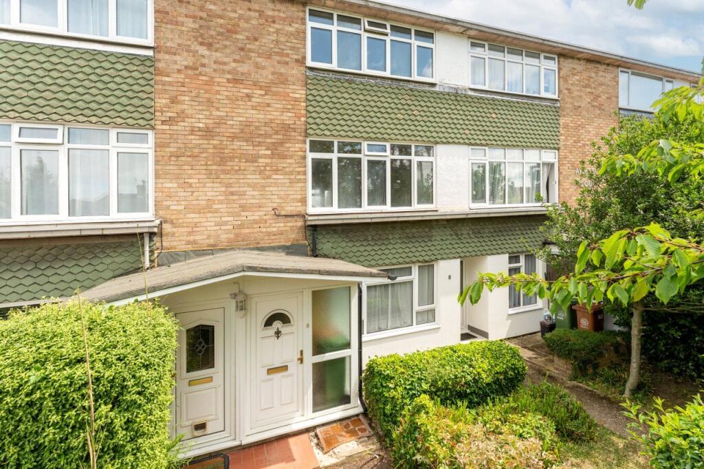 2 bedroom maisonette