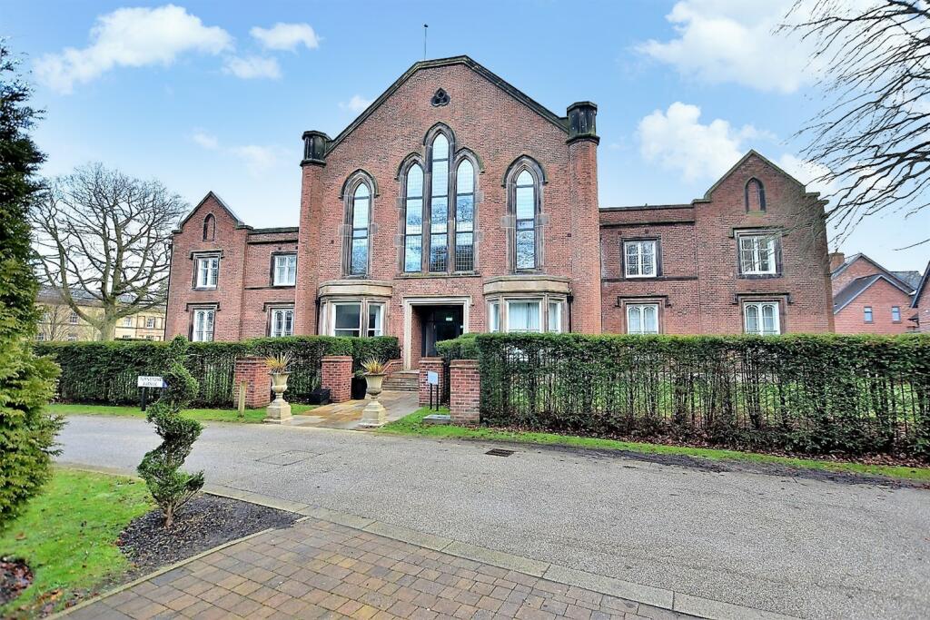 3 bedroom apartment for sale in Turnstone Avenue, Didsbury, M20