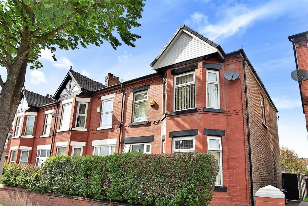 4 bedroom end of terrace house for sale in Kings Road, Old Trafford