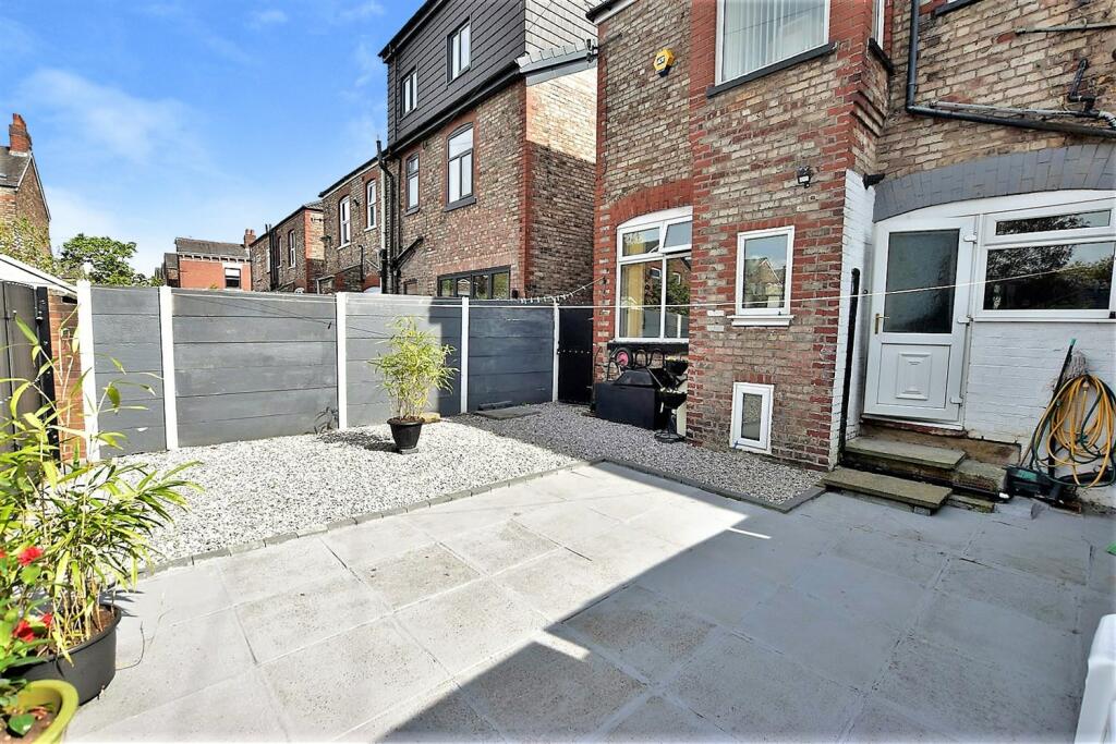 4 bedroom end of terrace house for sale in Kings Road, Old Trafford