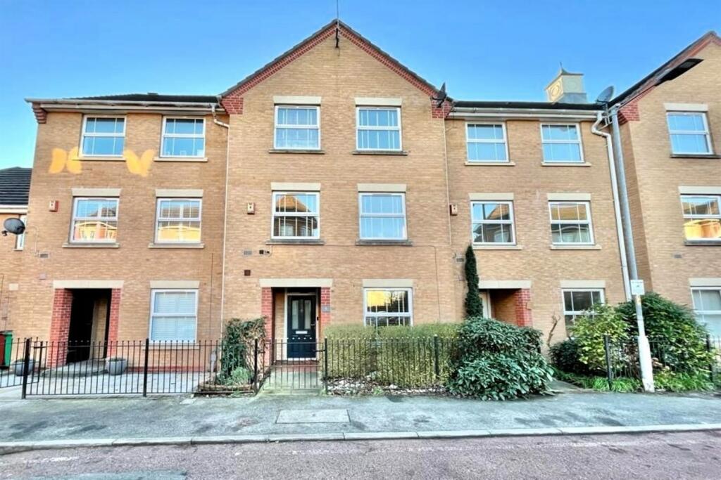 4 bedroom terraced house for sale in New Barns Avenue, Chorlton, M21