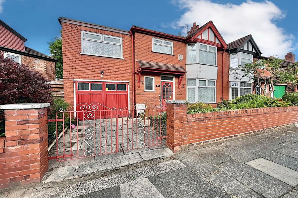 4 bedroom semidetached house for sale in Austin Drive, Didsbury, M20