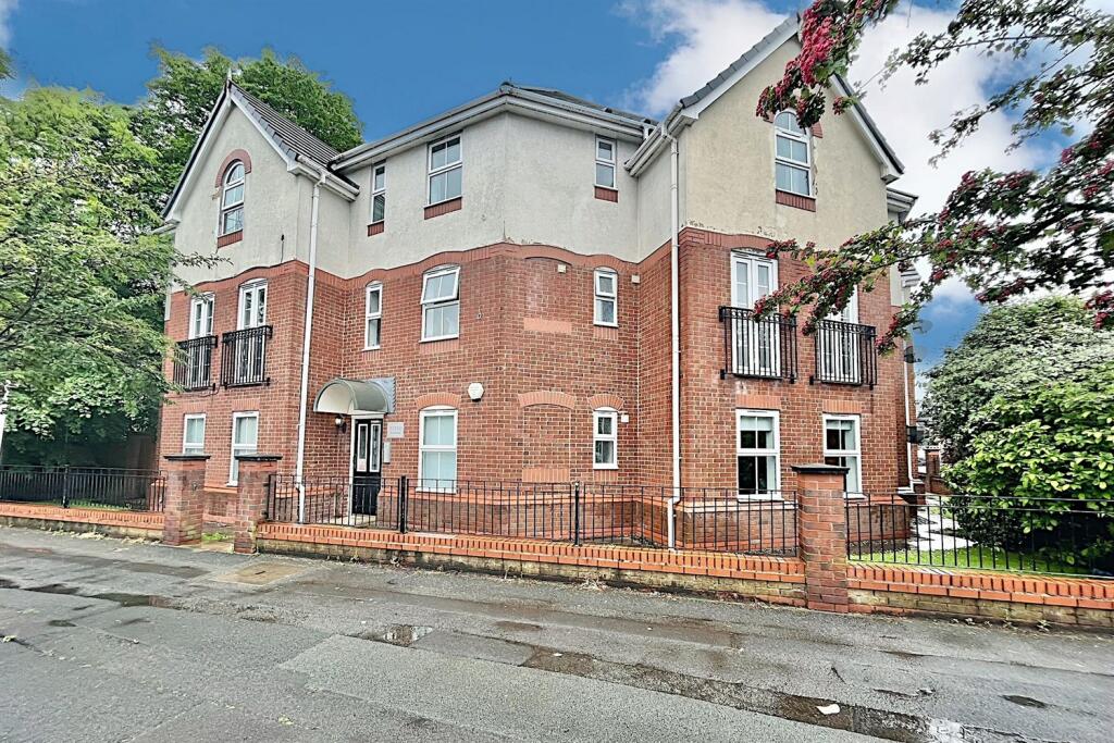 2 bedroom apartment for sale in Parrs Wood Road, Withington, M20