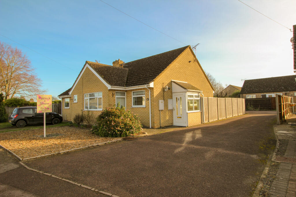 2 bedroom semidetached bungalow for sale in Ness Road, Burwell, CB25