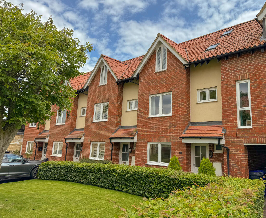 3 bedroom town house for sale in Abernant Drive, Newmarket, CB8