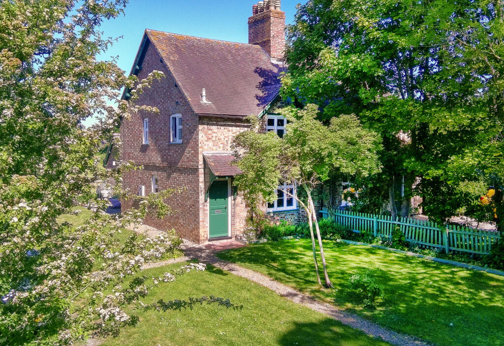 Main image of property: Eastside Cottage, The Street, Snailwell, Newmarket, Cambridgeshire