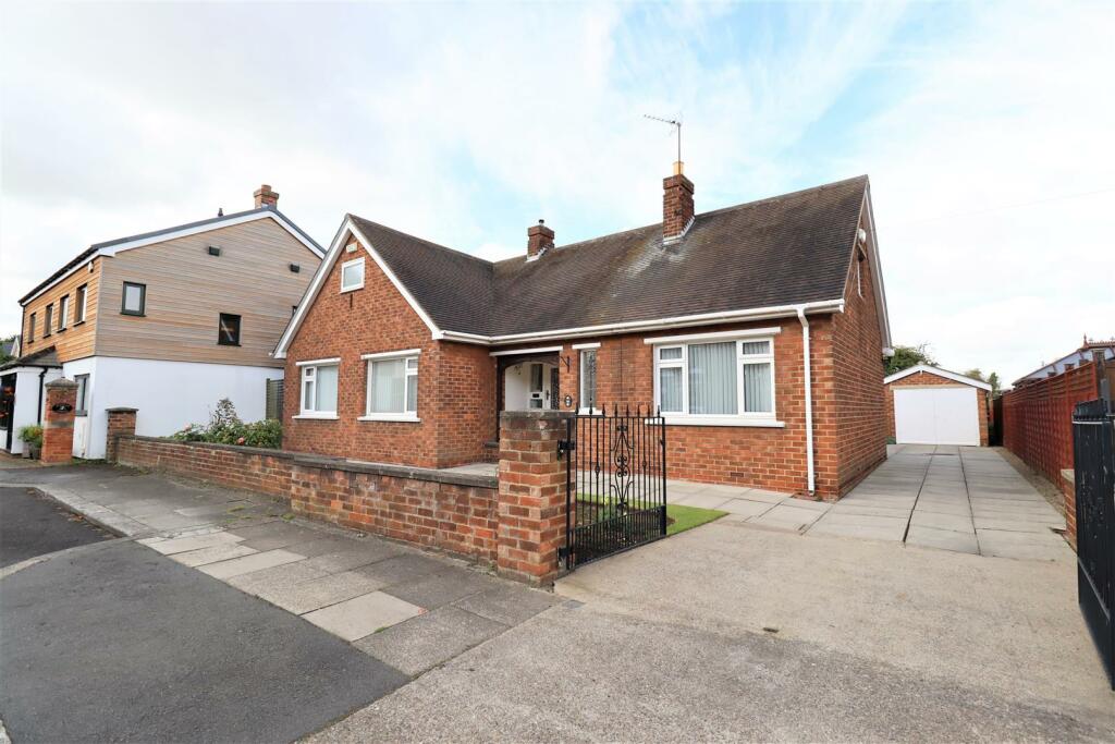 4 bedroom detached bungalow for sale in Clarence Road, Eaglescliffe