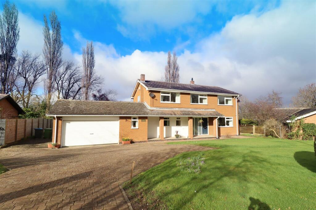 4 bedroom detached house for sale in Manor Close, Low Worsall, Yarm