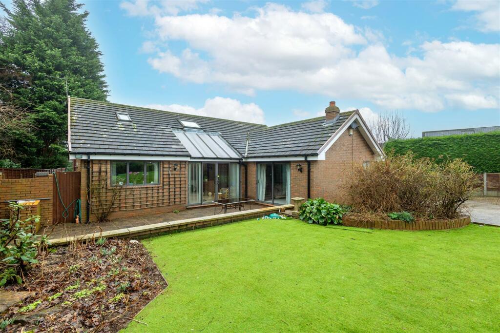 4 bedroom detached bungalow for sale in Leeds Road, Kippax, Leeds, LS25