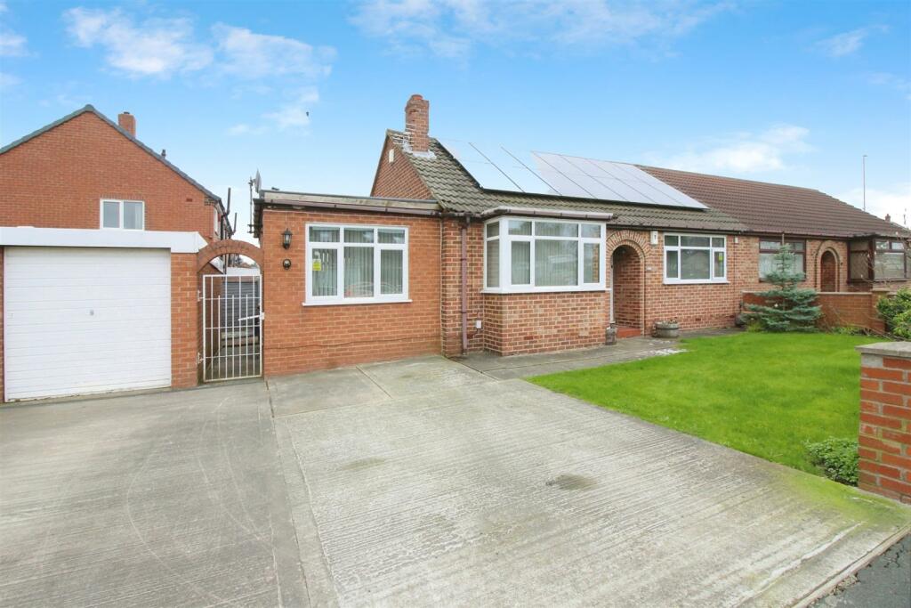 2 bedroom semidetached house for sale in Hill Crest, Swillington