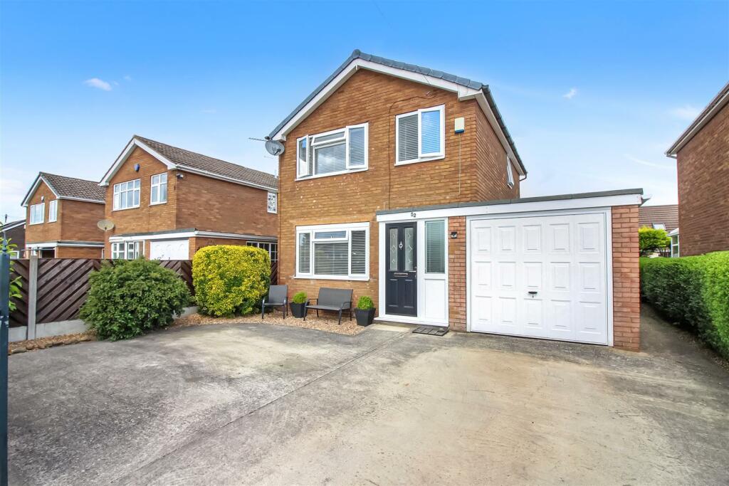 3 bedroom detached house for sale in Church Avenue, Swillington, Leeds