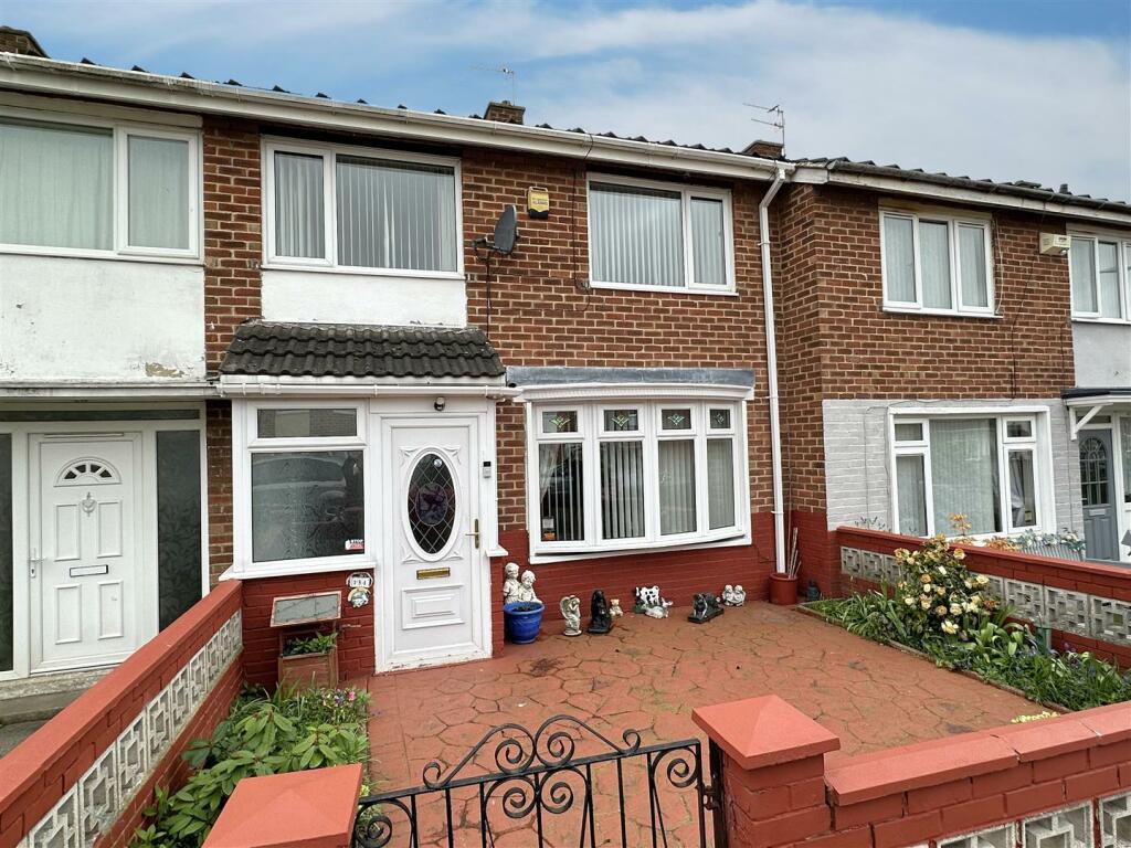 3 bedroom terraced house for sale in Tithe Barn Road, Hardwick