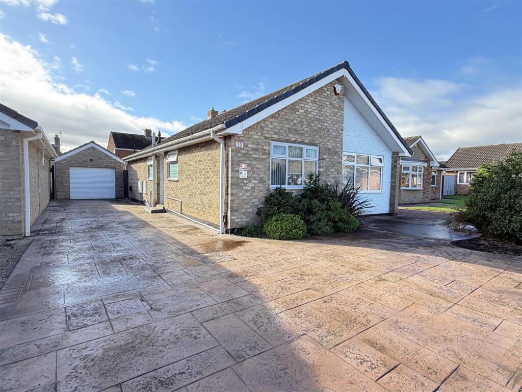 Main image of property: Kedleston Close, Whitehouse Farm, Stockton-On-Tees, TS19 0QW
