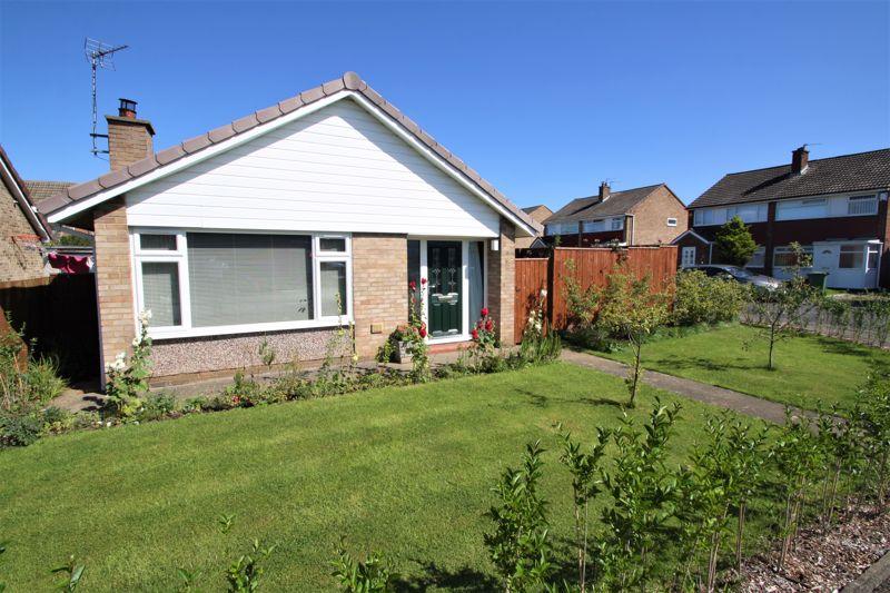 2 bedroom detached bungalow for sale in Bondene Grove,