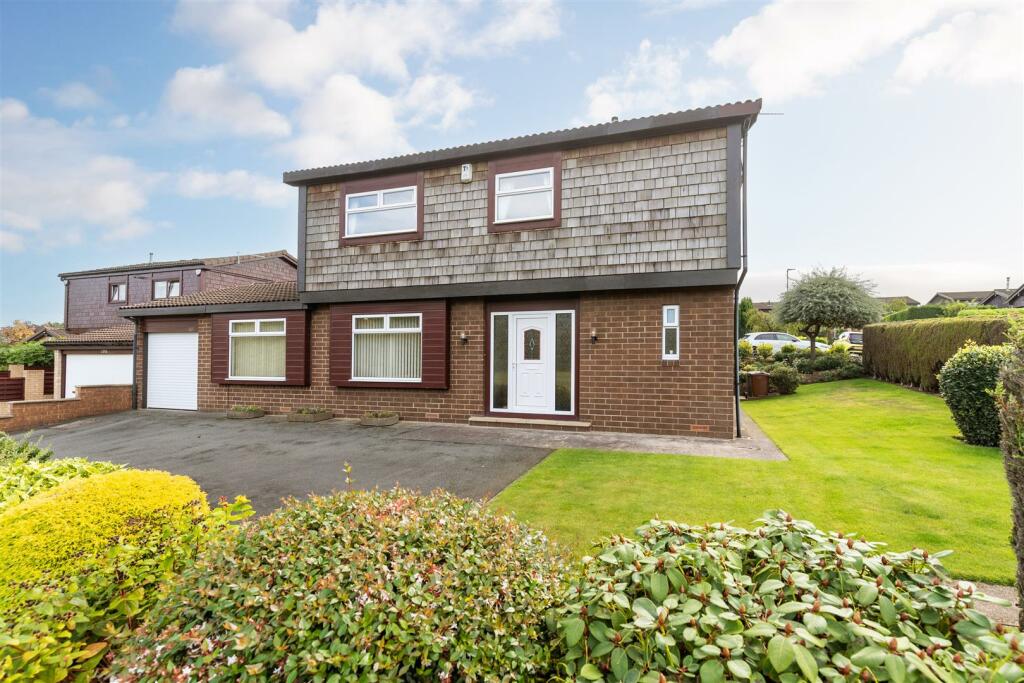 4 bedroom detached house for sale in Stone Brig Lane, Rothwell, Leeds, LS26