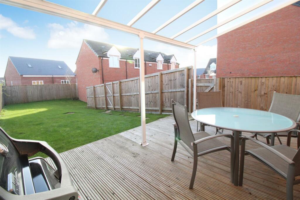 4 bedroom town house for sale in Waggon Road, Leeds, LS10