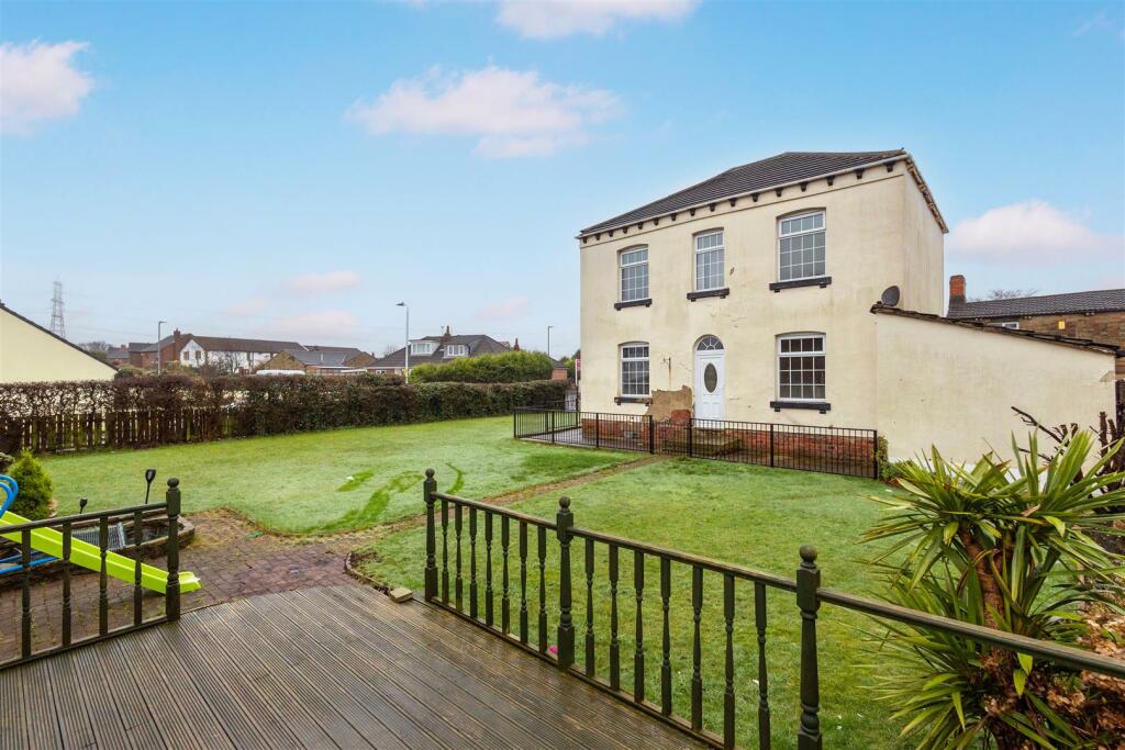 3 bedroom detached house for sale in Westgate Lane, Lofthouse