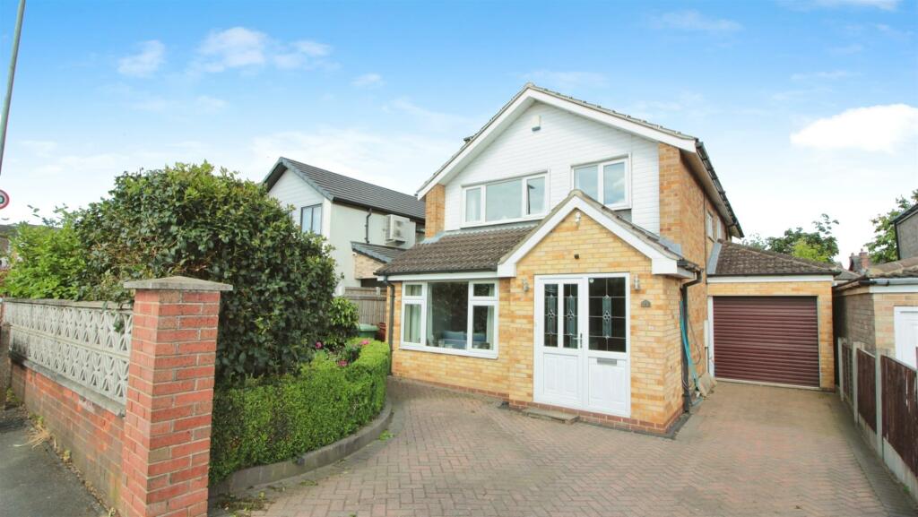 4 bedroom detached house for sale in Coniston Way, Woodlesford, Leeds, LS26