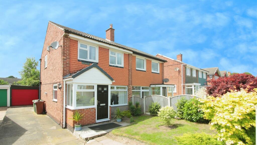 3 bedroom semidetached house for sale in North Lane, Woodlesford