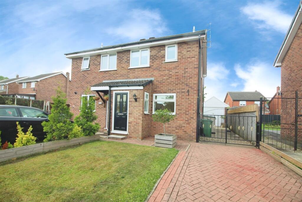 Main image of property: Lea Park Close, Leeds