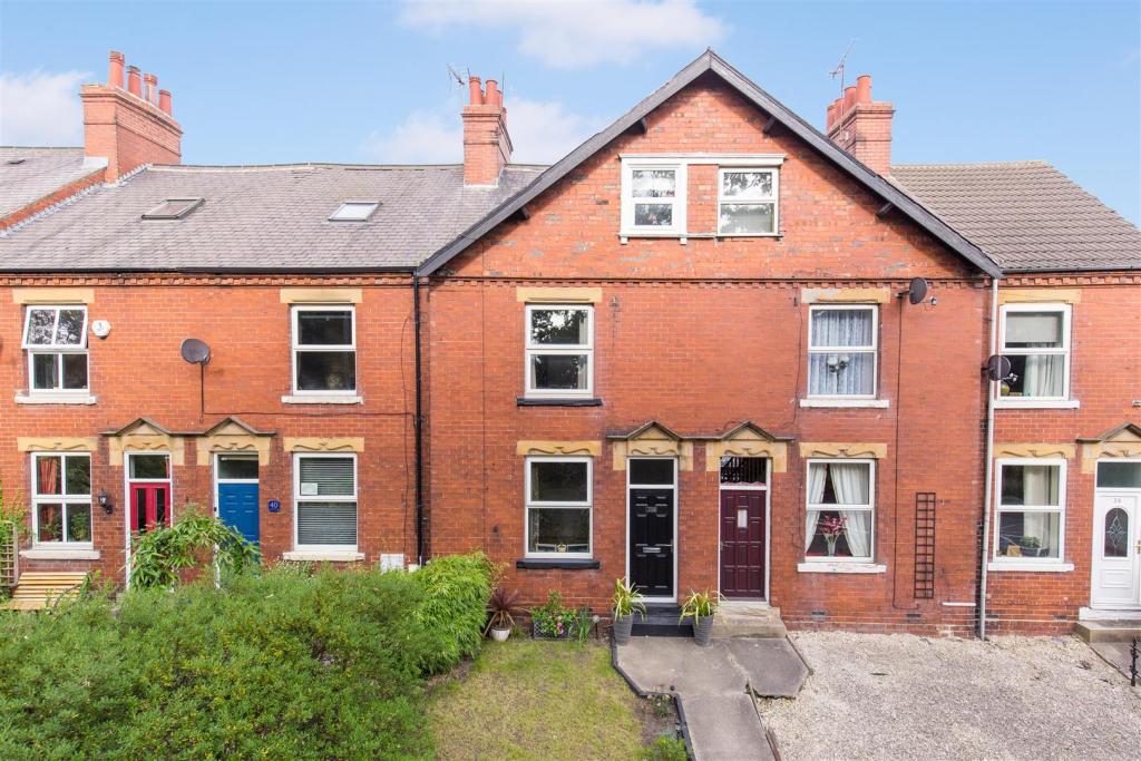 4 bedroom terraced house for sale in Leeds Road, Methley, Leeds, LS26