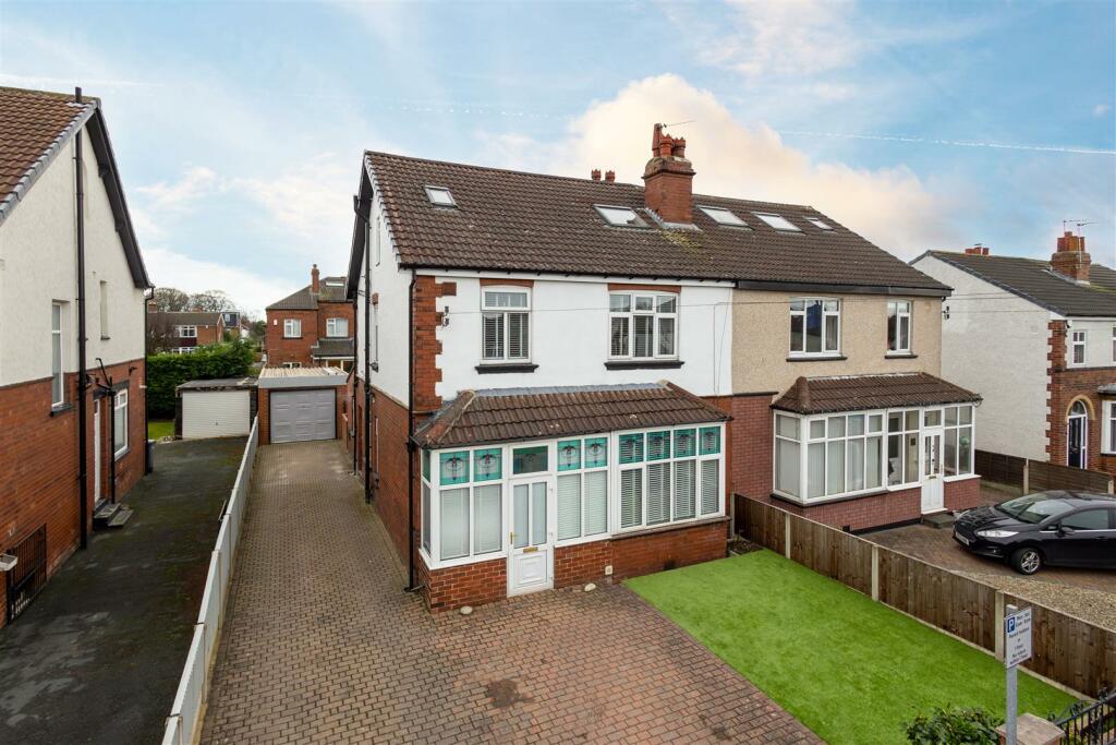 6 bedroom semidetached house for sale in Church Lane, Crossgates, Leeds, LS15